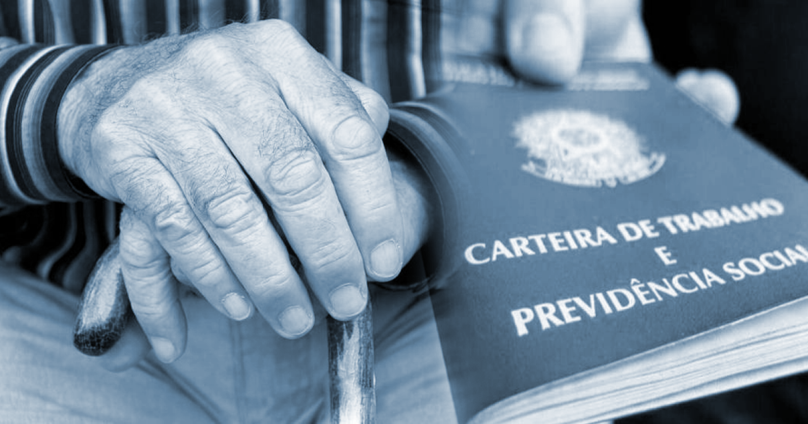 idoso declarando imposto de renda